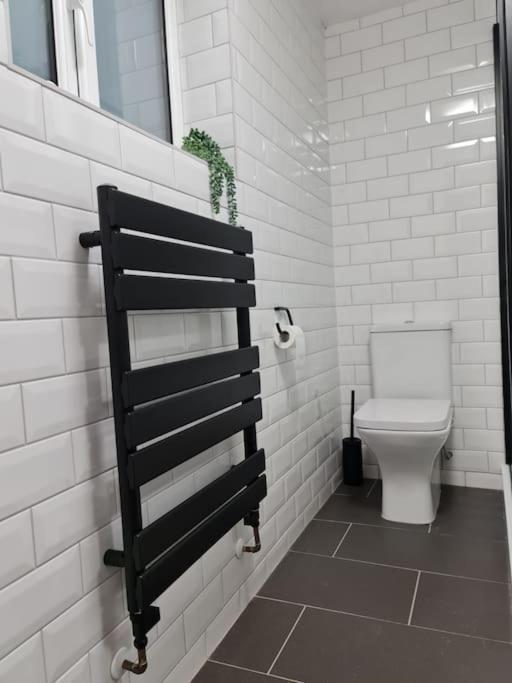 Centrally Located To The City Of Lincoln Esterno foto