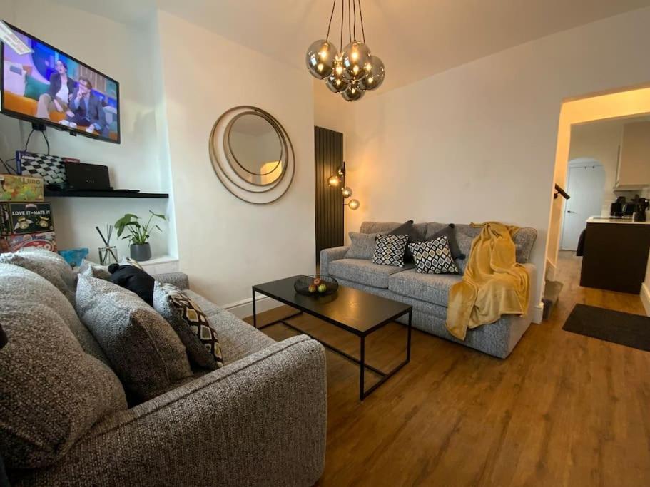 Centrally Located To The City Of Lincoln Esterno foto