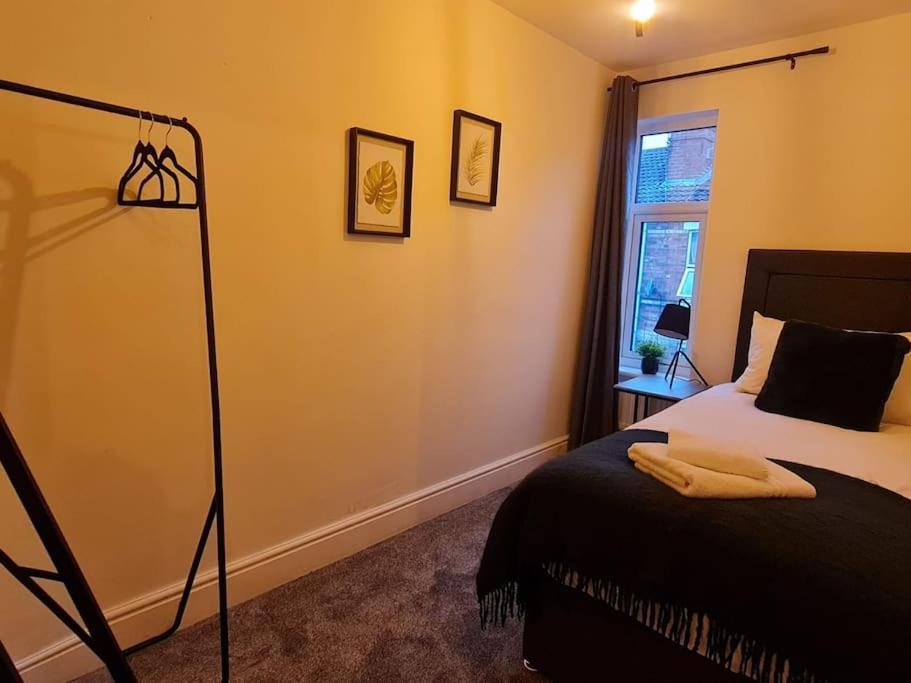 Centrally Located To The City Of Lincoln Esterno foto